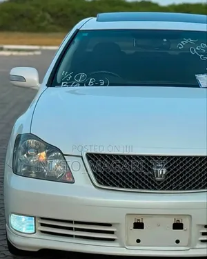 Toyota Crown Royale 2005 White