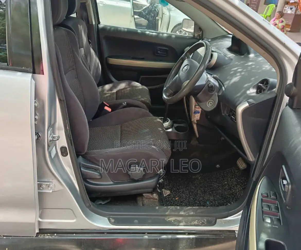 Toyota IST 2004 Silver