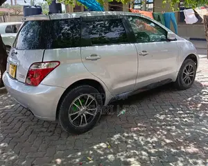 Toyota IST 2004 Silver