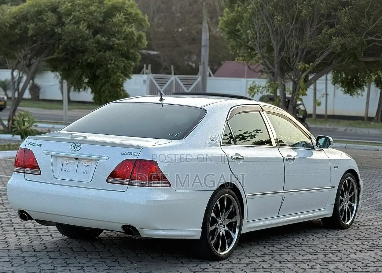 Toyota Crown Royale 2005 White