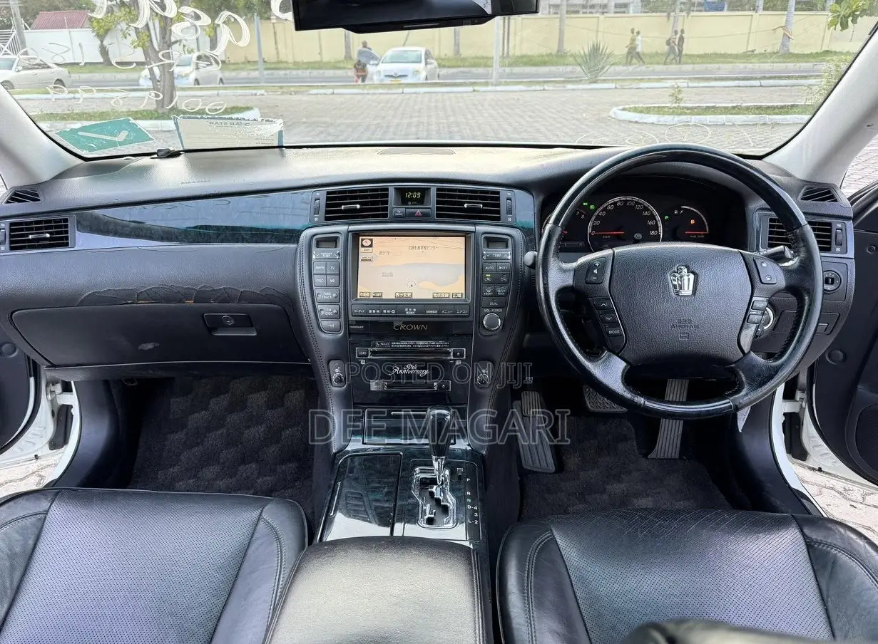 Toyota Crown Royale 2005 White