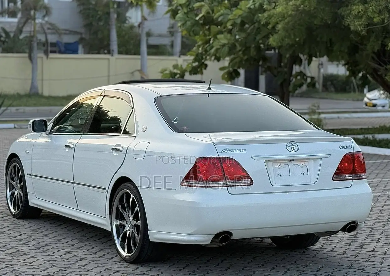 Toyota Crown Royale 2005 White