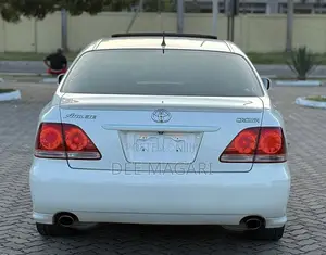 Toyota Crown Royale 2005 White