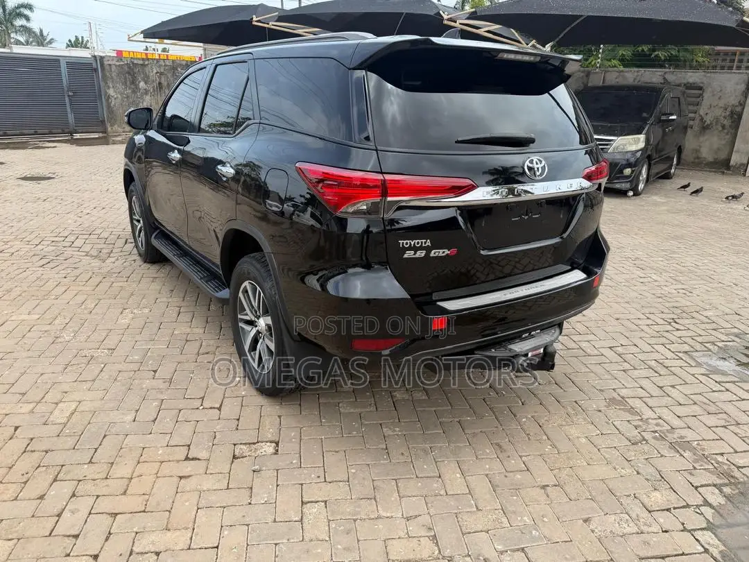 Toyota Fortuner 2018 Black