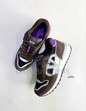 Men's Leather Sneaker Shoes Marked v on Side