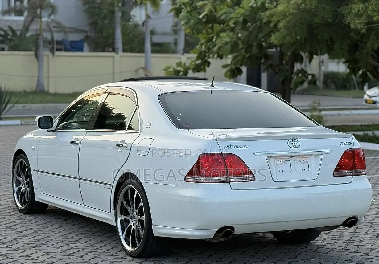 Toyota Crown Royale 2005 White
