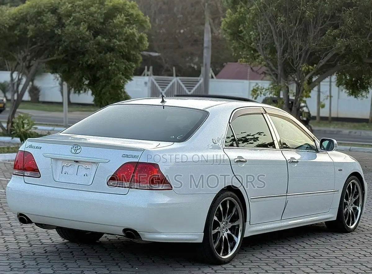 Toyota Crown Royale 2005 White