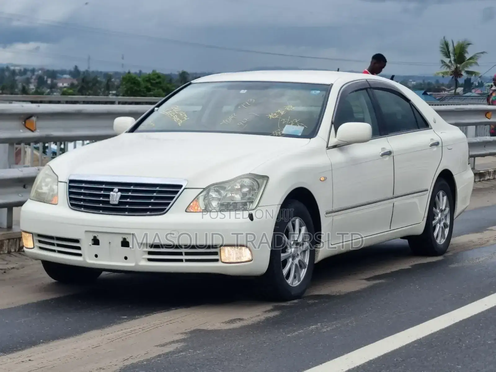 Toyota Crown Royale 2005 White