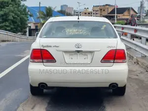 Toyota Crown Royale 2005 White