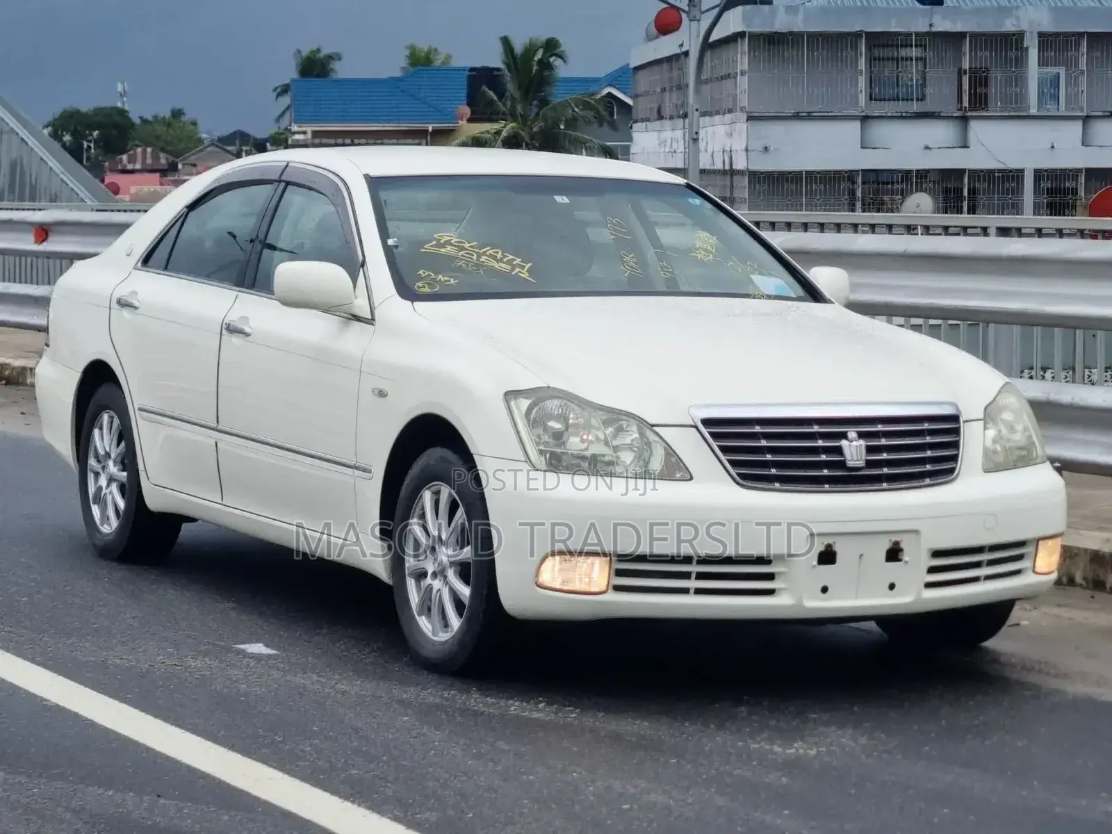 Toyota Crown Royale 2005 White