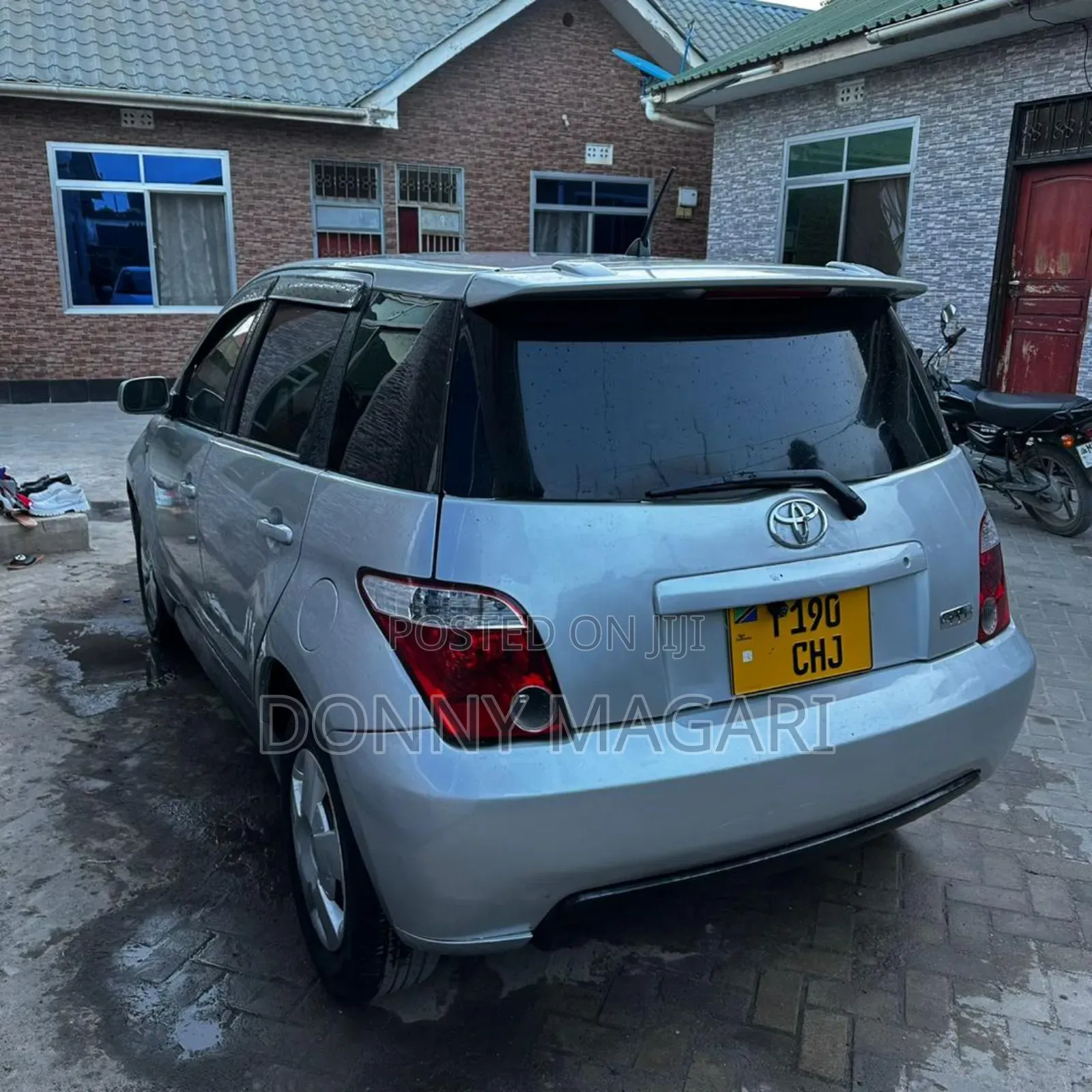 Toyota IST 2004 Silver
