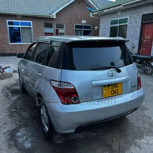 Toyota IST 2004 Silver