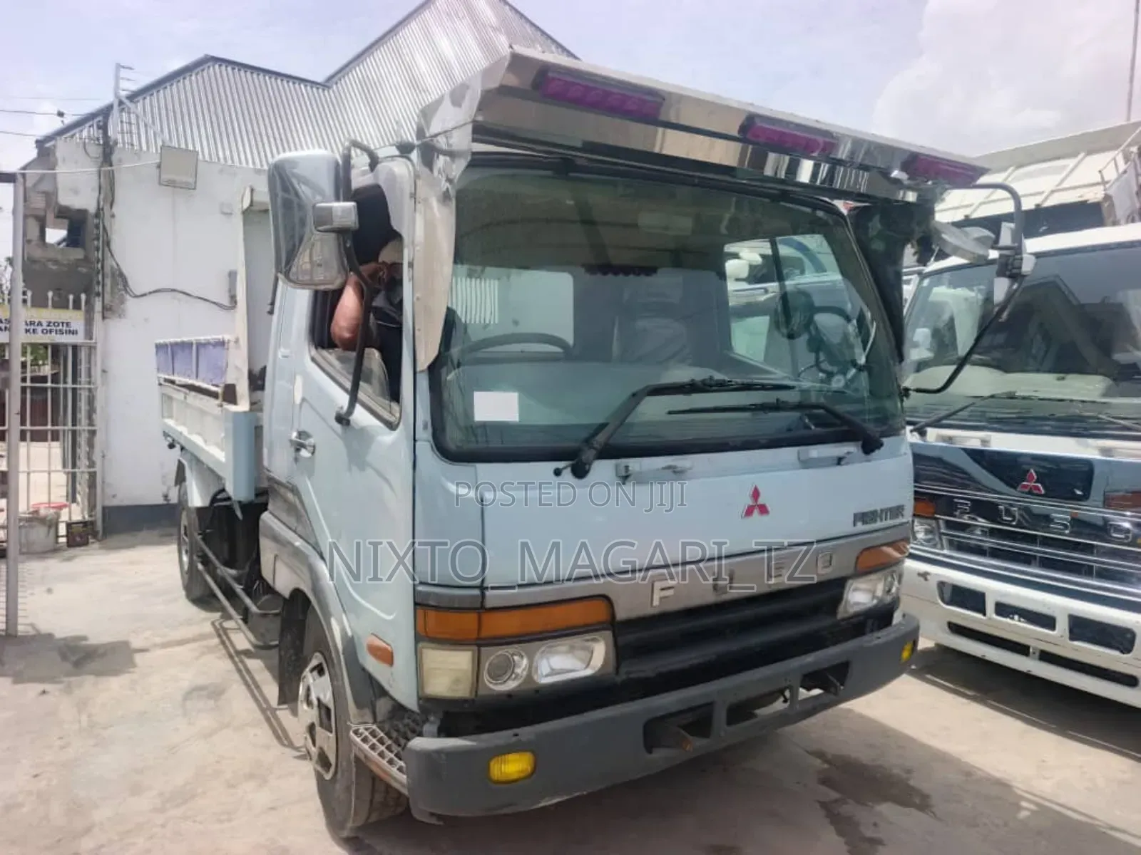 Mitsubishi Fuso 1998 Blue