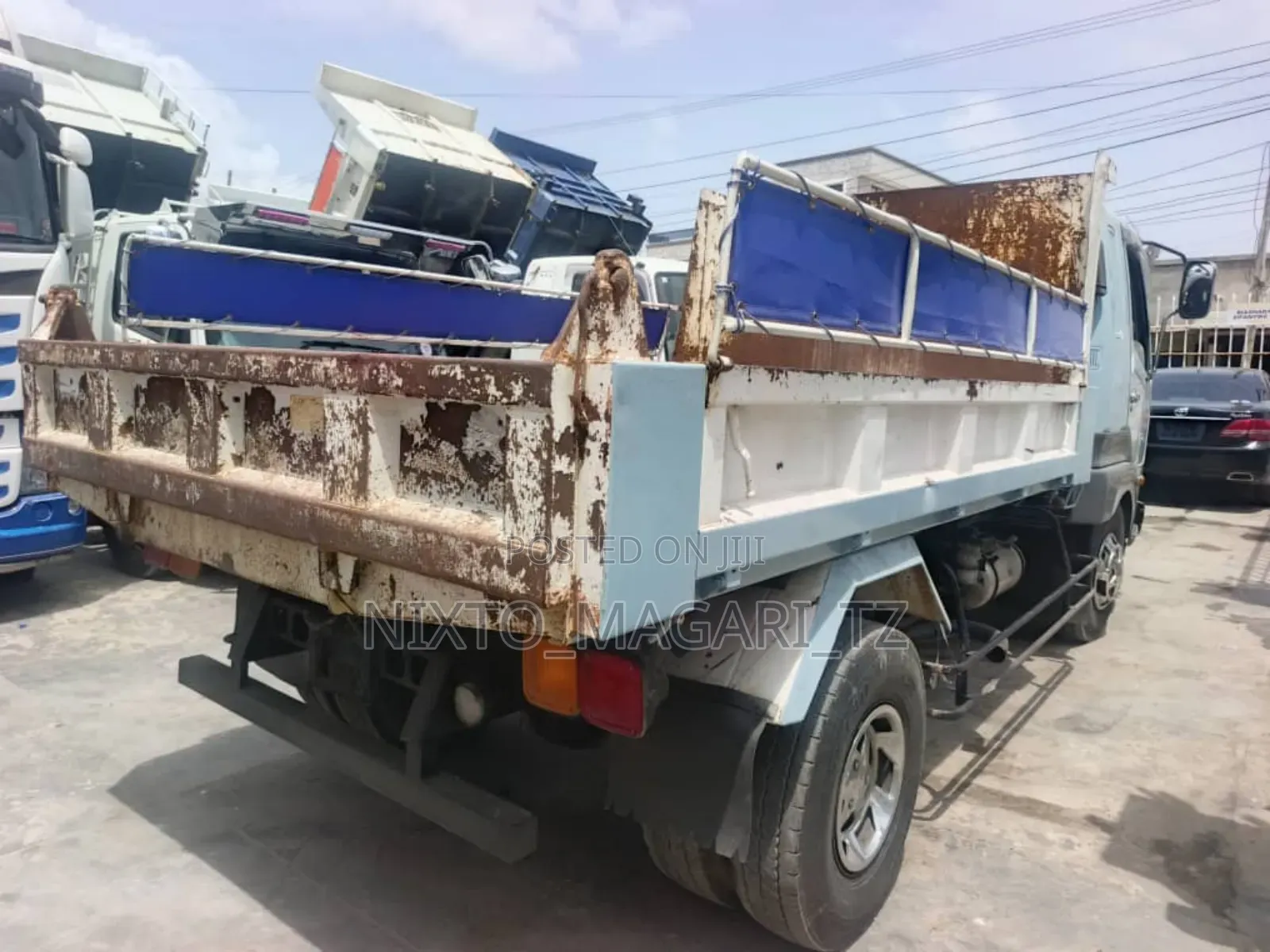 Mitsubishi Fuso 1998 Blue