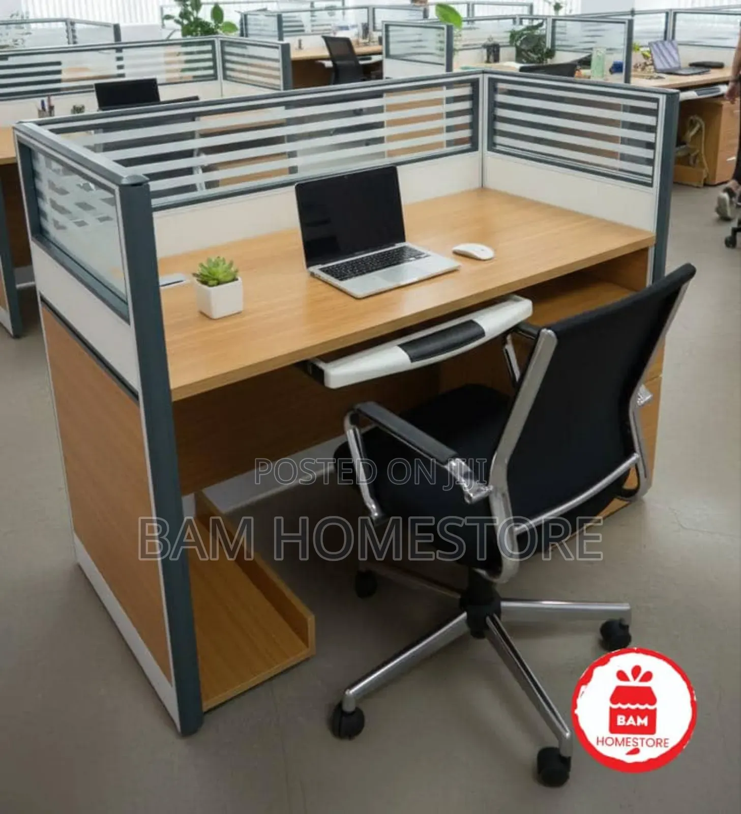 The Horizon Work Station for 1 Staff
