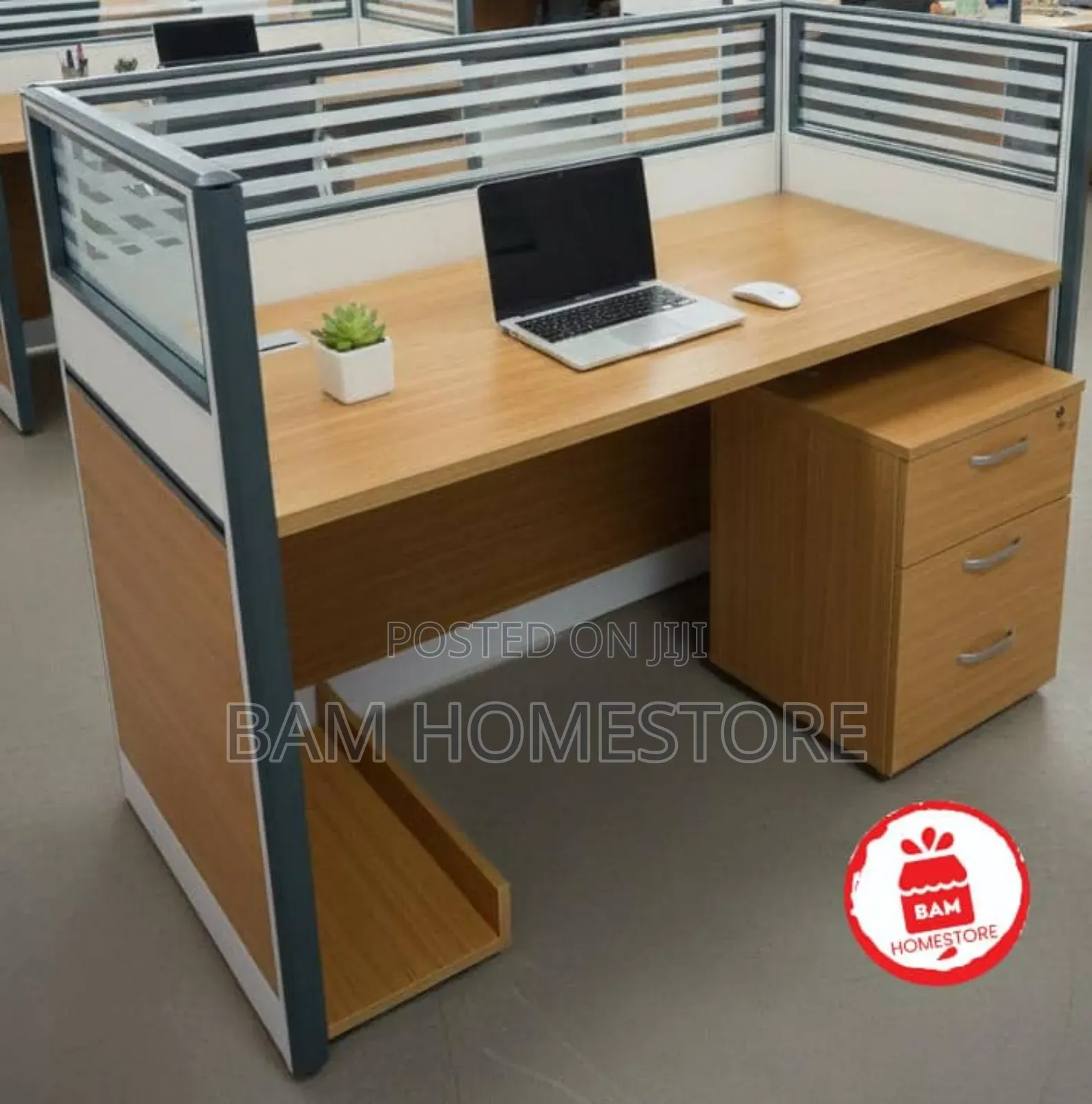 The Horizon Work Station for 1 Staff