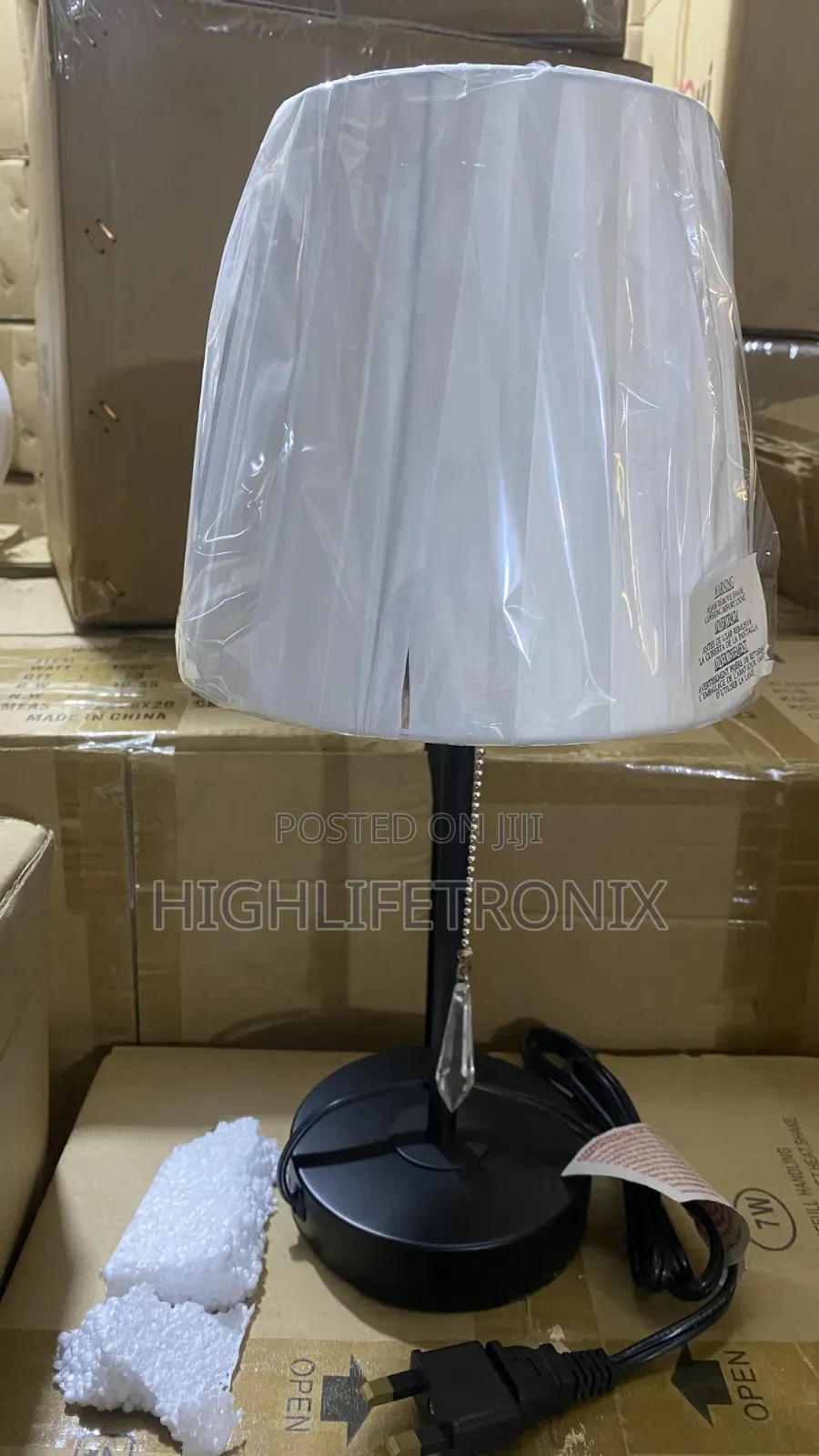 Table Lamp Ya Kisasa – Mwanga Laini Wa Kifahari Kwa Ndani