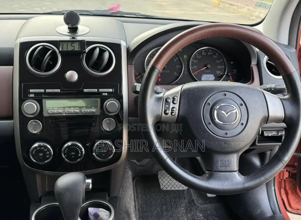 Mazda Verisa 2008 Orange