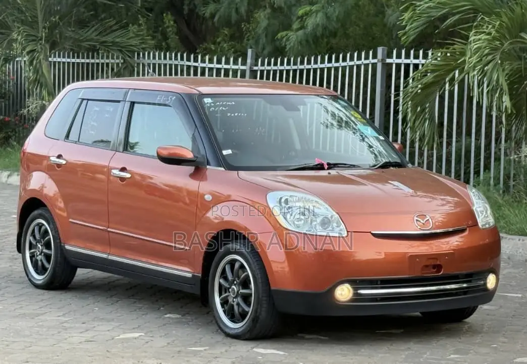 Mazda Verisa 2008 Orange
