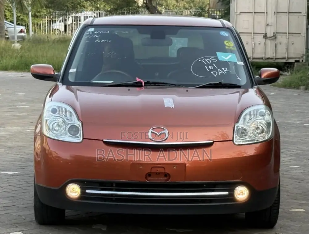 Mazda Verisa 2008 Orange
