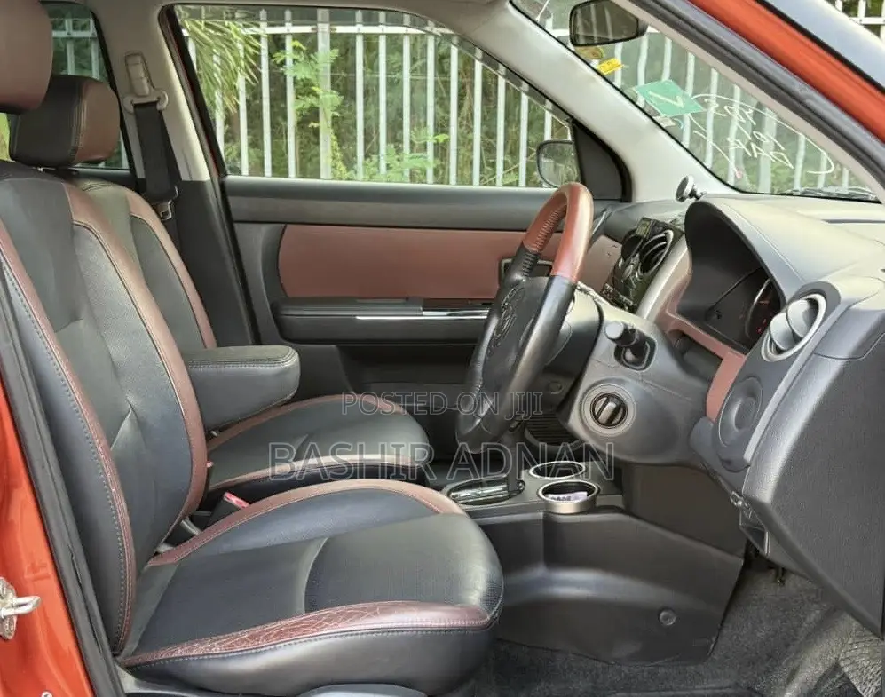 Mazda Verisa 2008 Orange