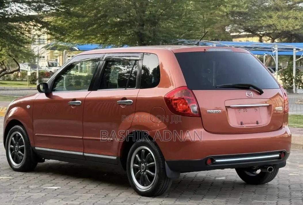 Mazda Verisa 2008 Orange