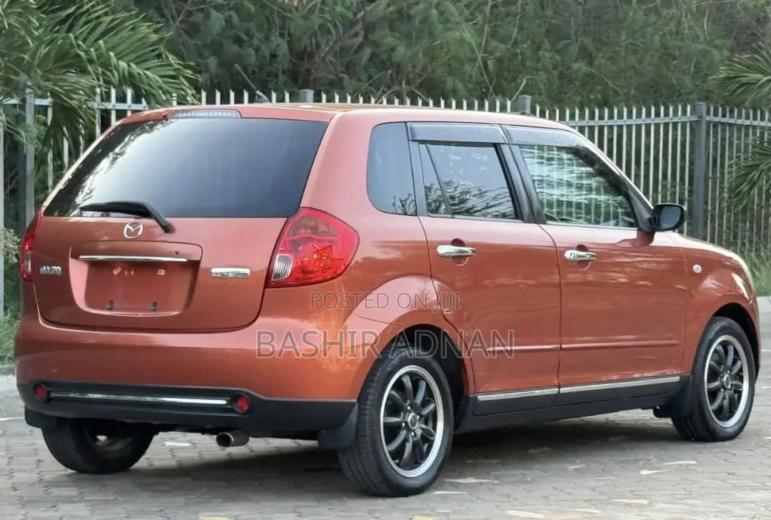 Mazda Verisa 2008 Orange
