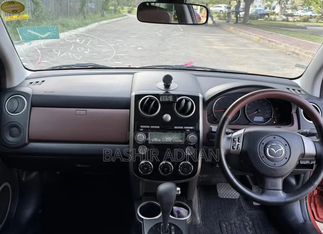 Mazda Verisa 2008 Orange