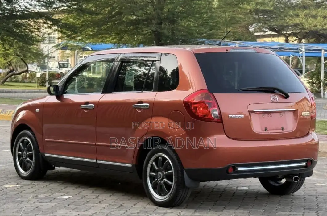 Mazda Verisa 2008 Orange