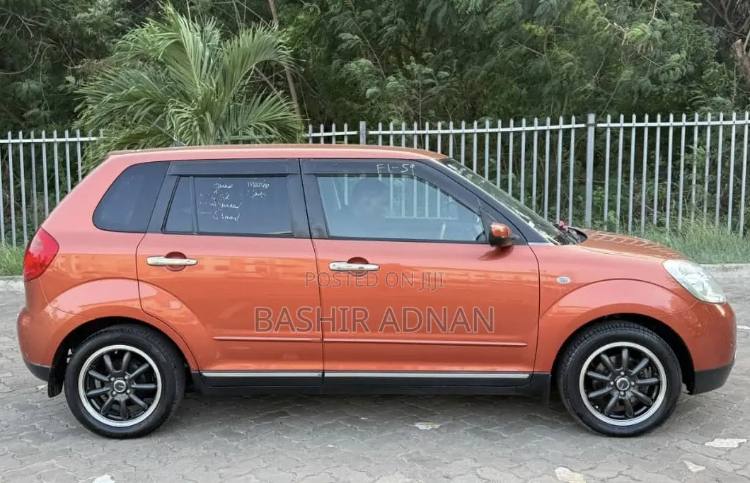 Mazda Verisa 2008 Orange