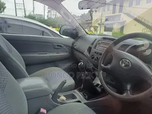 Toyota Hilux 2012 Red