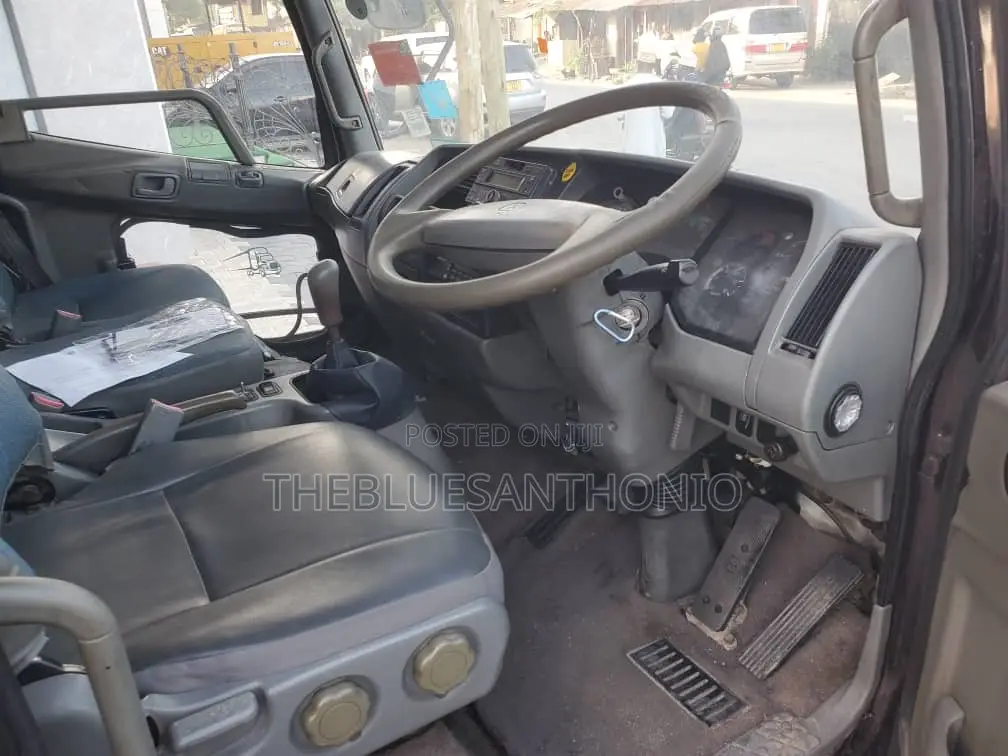 Mitsubishi Fuso 1997 Gray