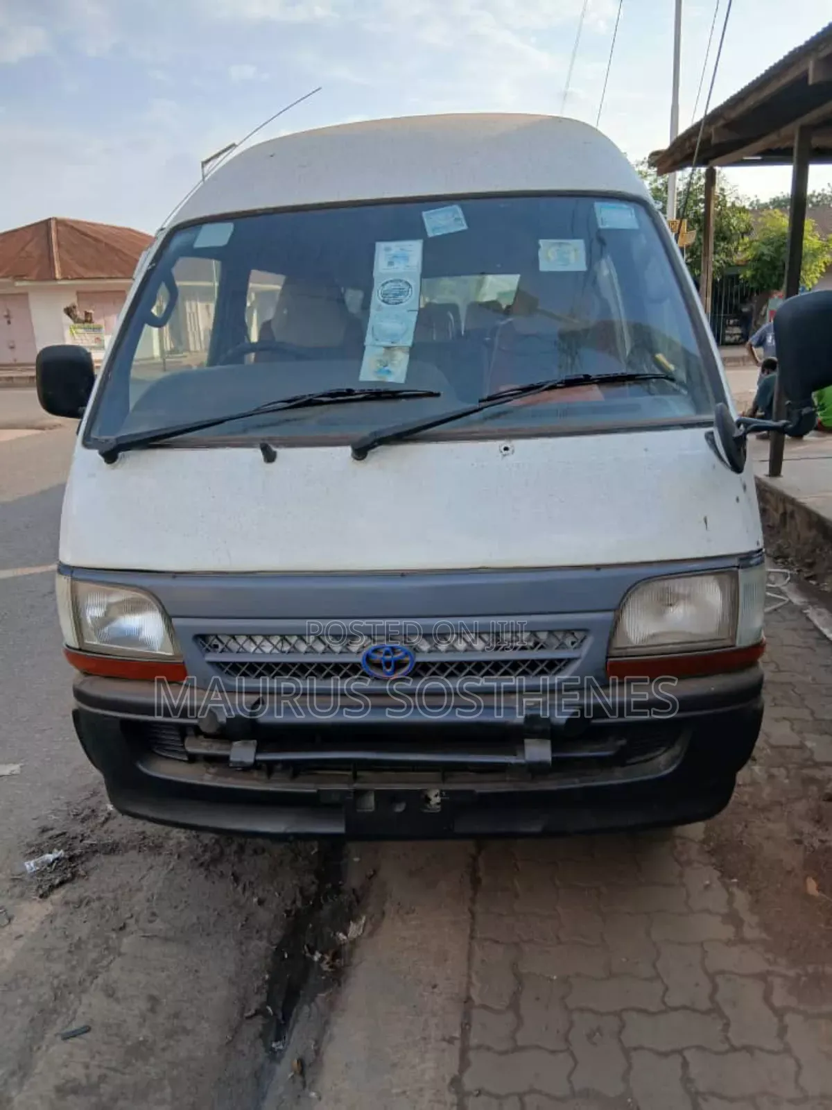 Toyota HiAce 1999 White