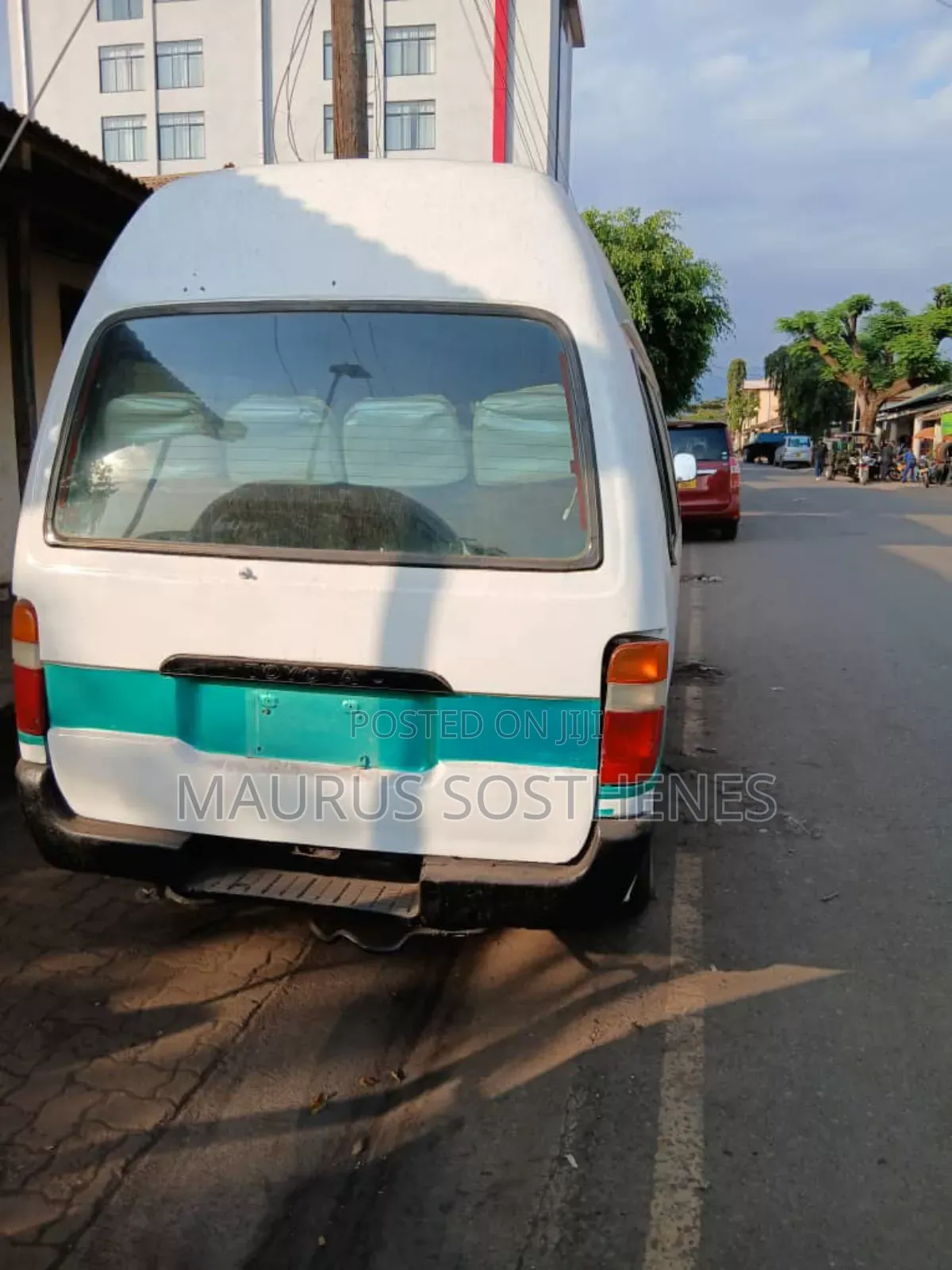 Toyota HiAce 1999 White
