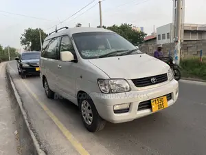 Toyota Noah 2002 White