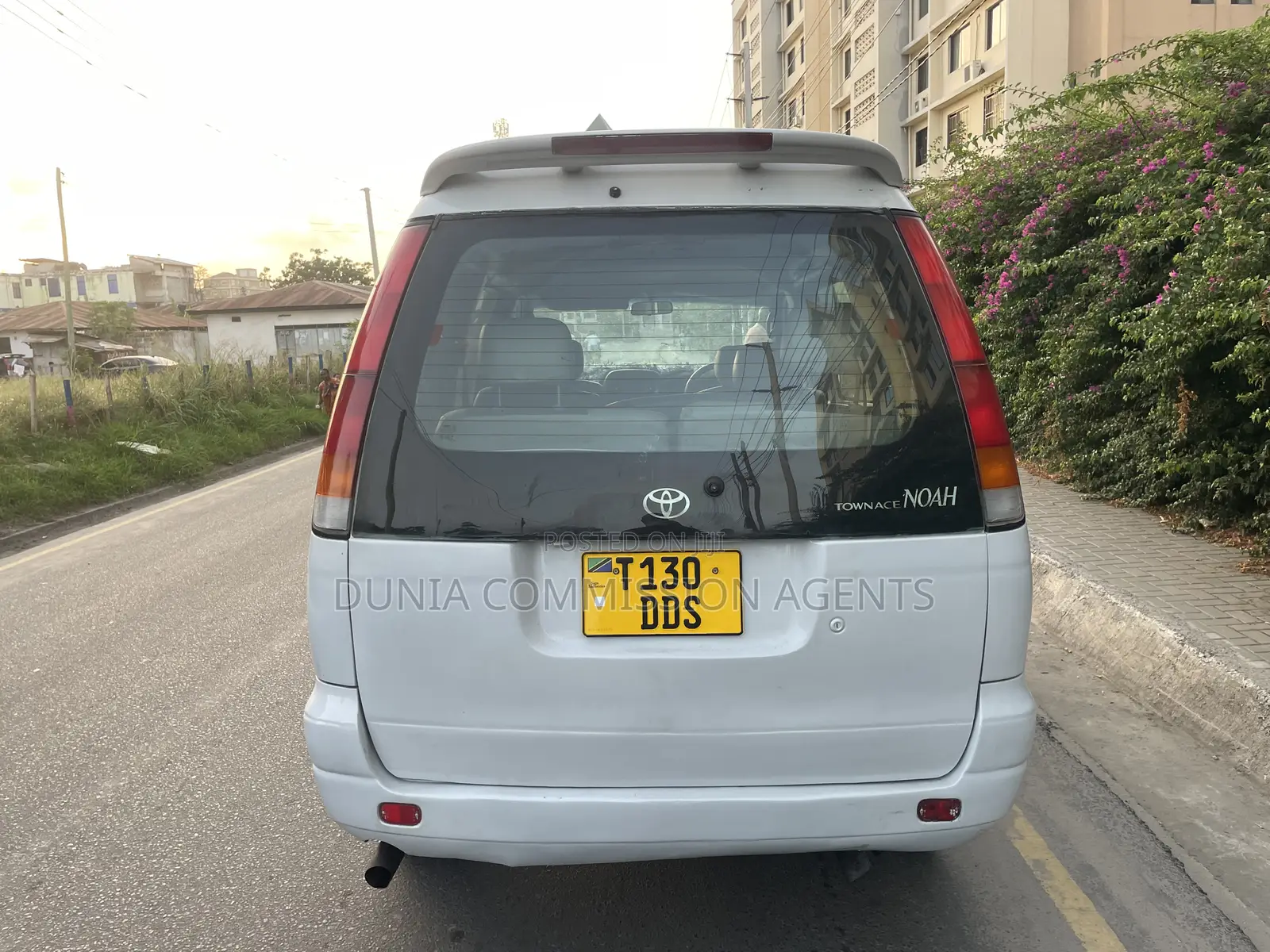 Toyota Noah 2002 White