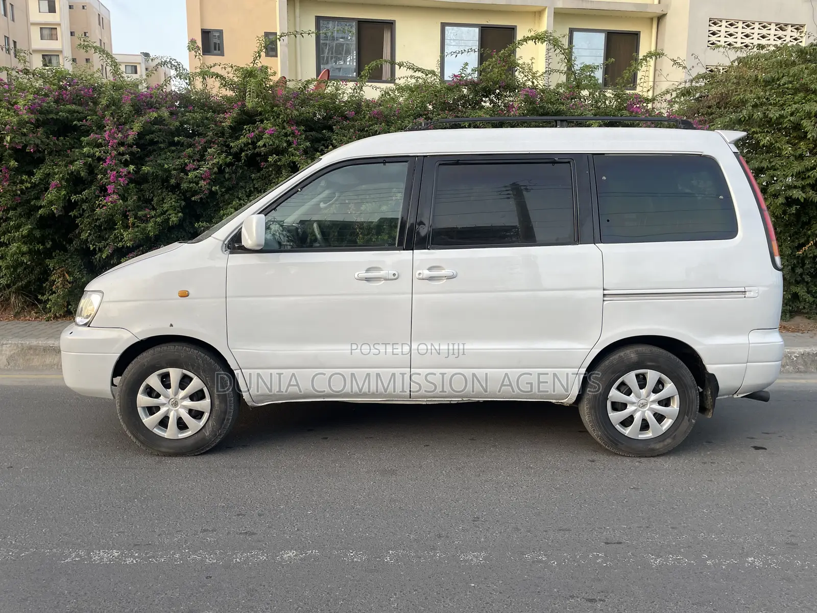 Toyota Noah 2002 White