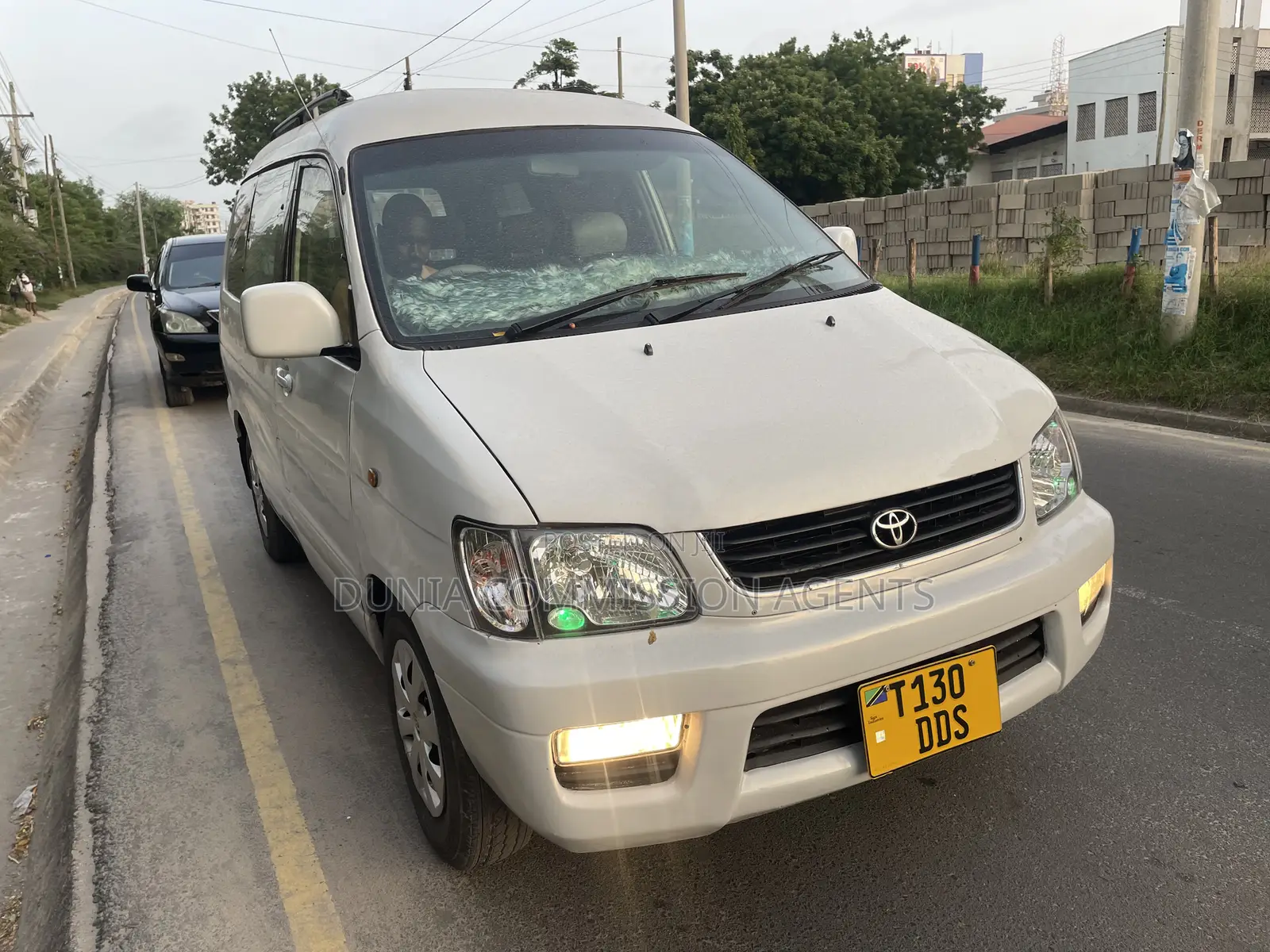 Toyota Noah 2002 White