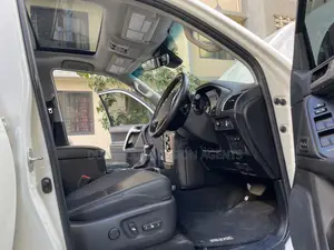 Toyota Land Cruiser Prado 2022 White