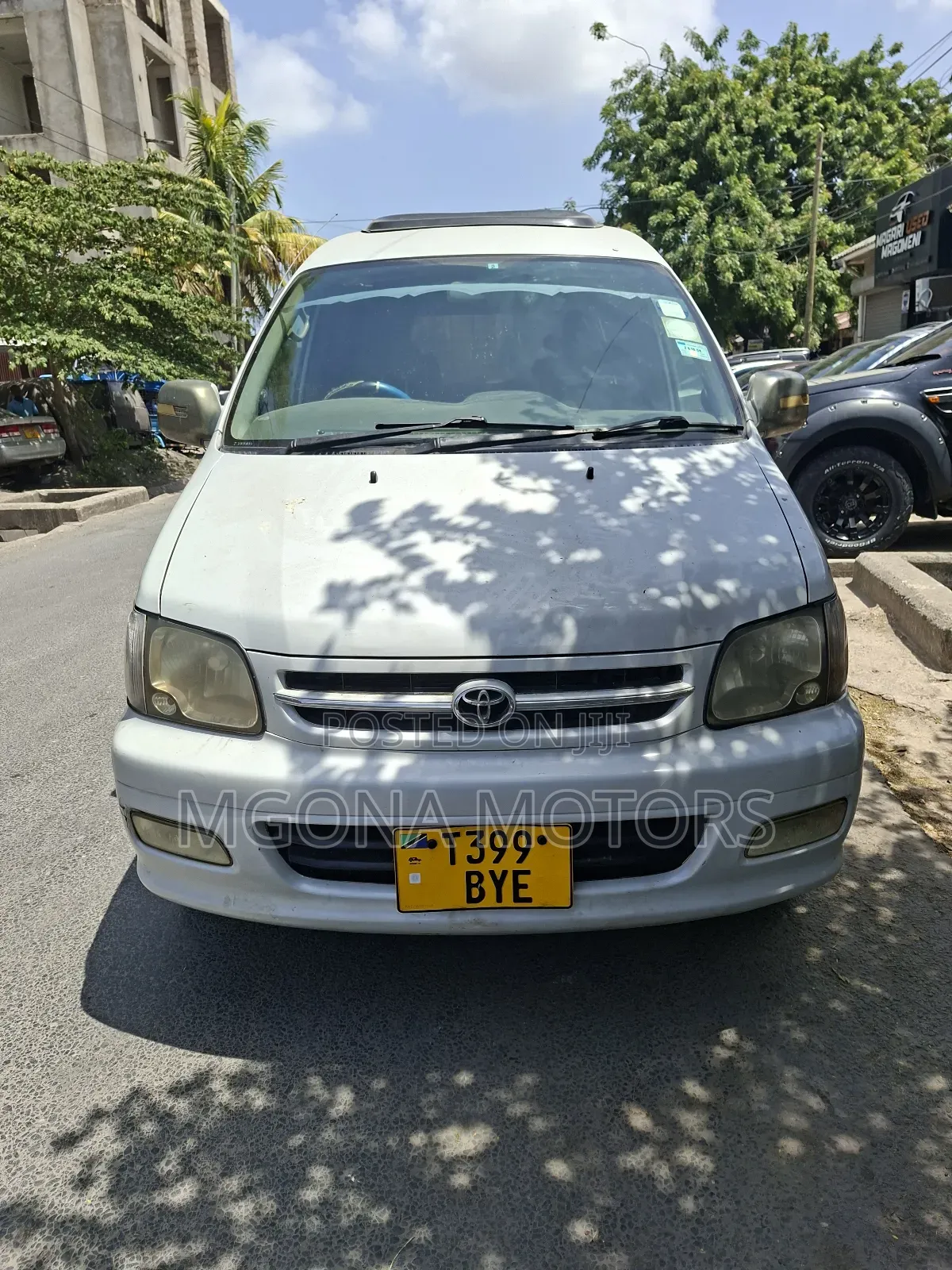 Toyota Noah 2005 White