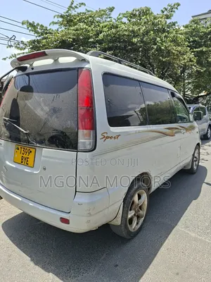 Toyota Noah 2005 White