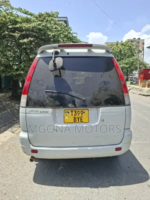 Toyota Noah 2005 White