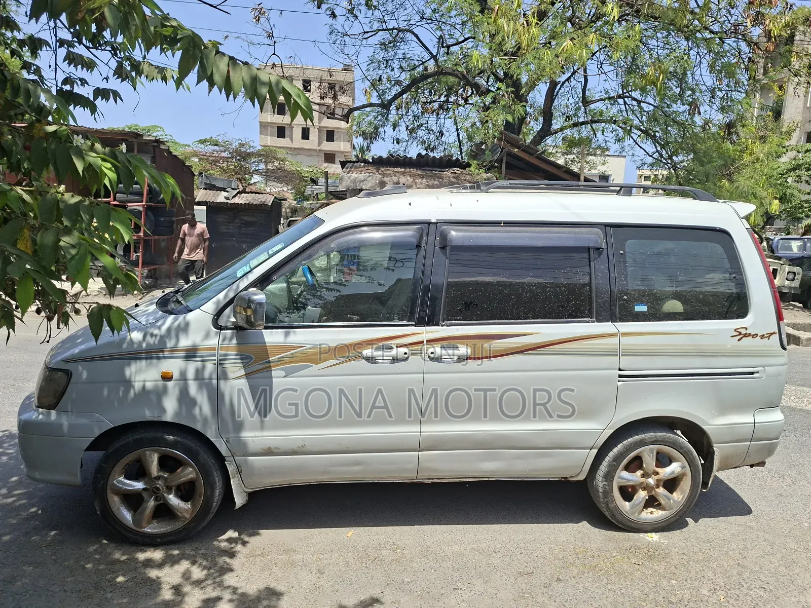 Toyota Noah 2005 White