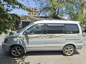 Toyota Noah 2005 White