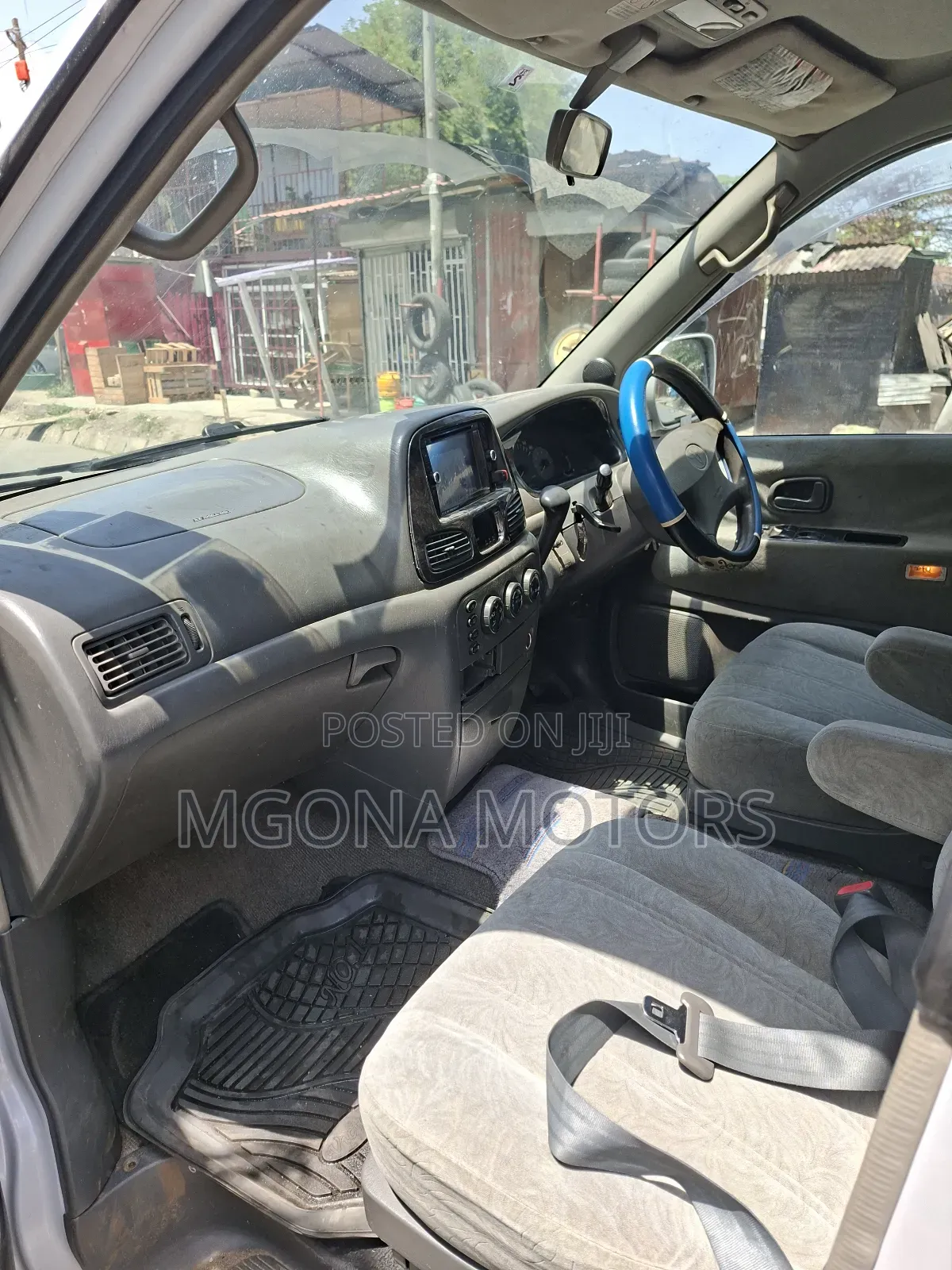 Toyota Noah 2005 White