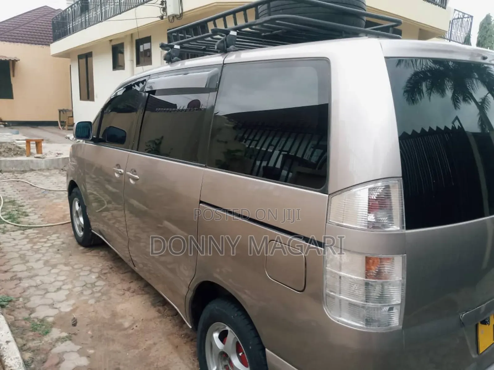 Toyota Noah 2.0 143hp AWD (7 Seater) 2008 Silver