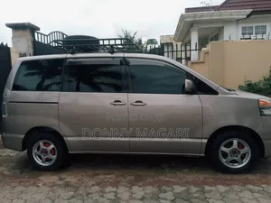 Toyota Noah 2.0 143hp AWD (7 Seater) 2008 Silver