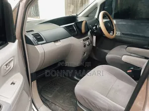 Toyota Noah 2.0 143hp AWD (7 Seater) 2008 Silver