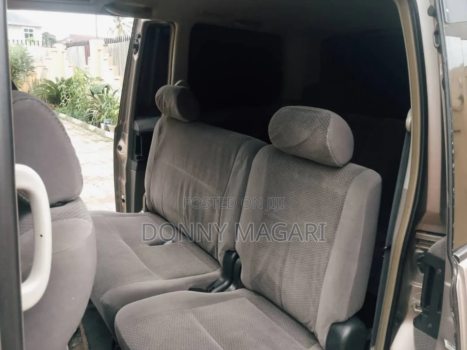 Toyota Noah 2.0 143hp AWD (7 Seater) 2008 Silver