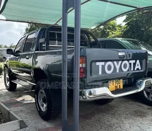 Toyota Hilux 2001 Green